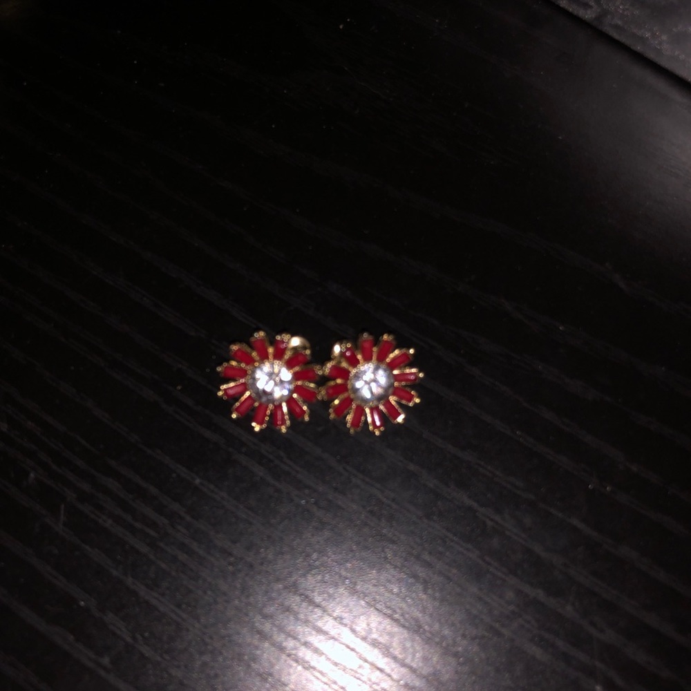 Flower stud earrings